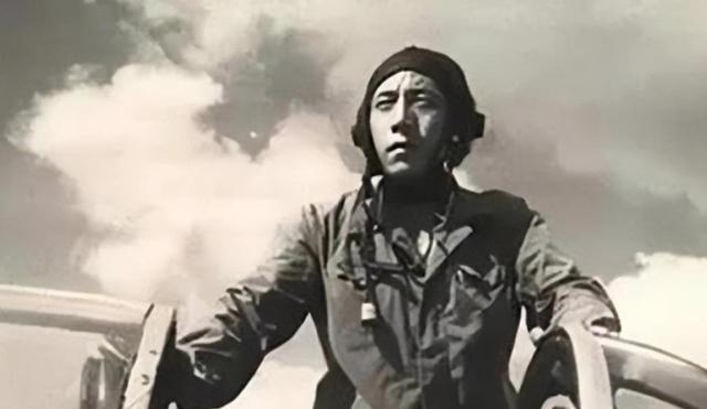 1990年，叛逃到苏联的飞行员王宝玉心中十分激动，因为他终于能去美国了。岂不知，