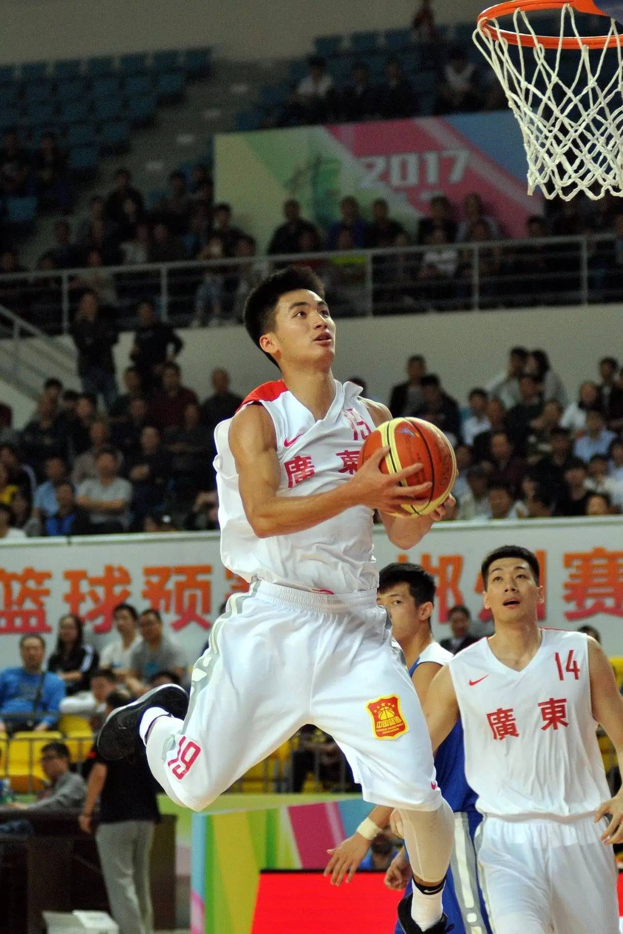 朱芳雨打架_朱芳雨总收入(3)