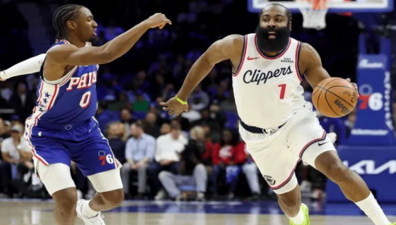 76人球员马克西接受了记者采访，谈到了前队友哈登的交易：“我跟他聊过了，昨天也