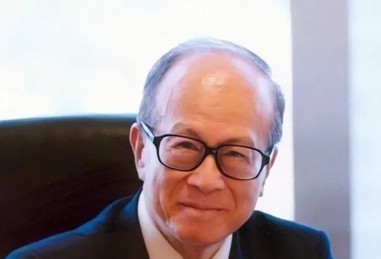 1997年，李嘉诚想从马未都那里买一副象棋，马未都报价4万，李嘉诚说：“太贵了！
