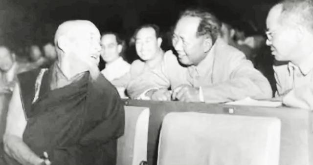 毛主席问高僧喜饶嘉措：人生真有轮回吗？对方的回答让主席连连称赞！1954年，第