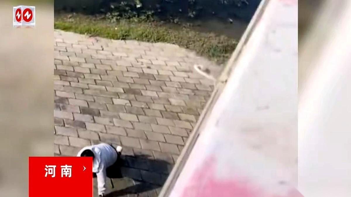 拉开车门，从桥上纵身一跃。脑子里想的是解脱，结果迎接他的是“duang”一声，