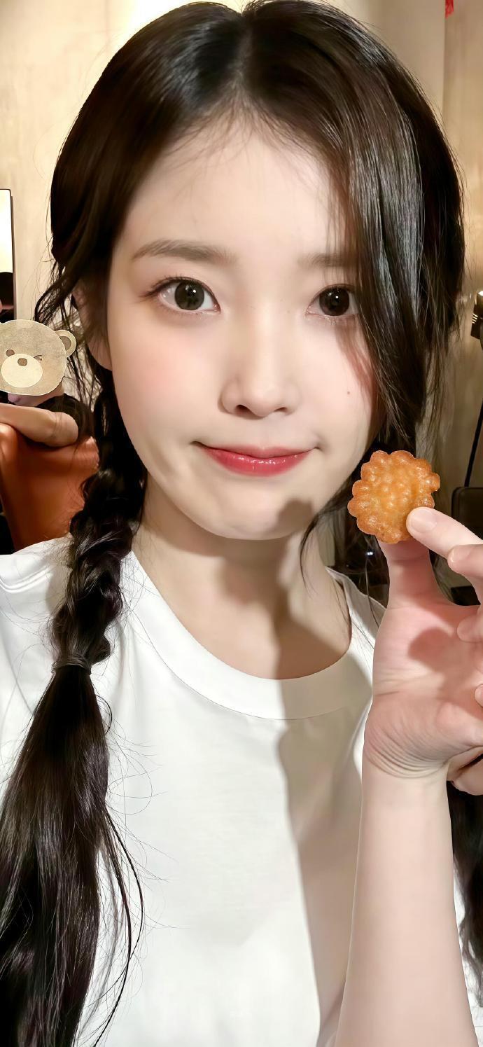 IU高清镜头下也这么美