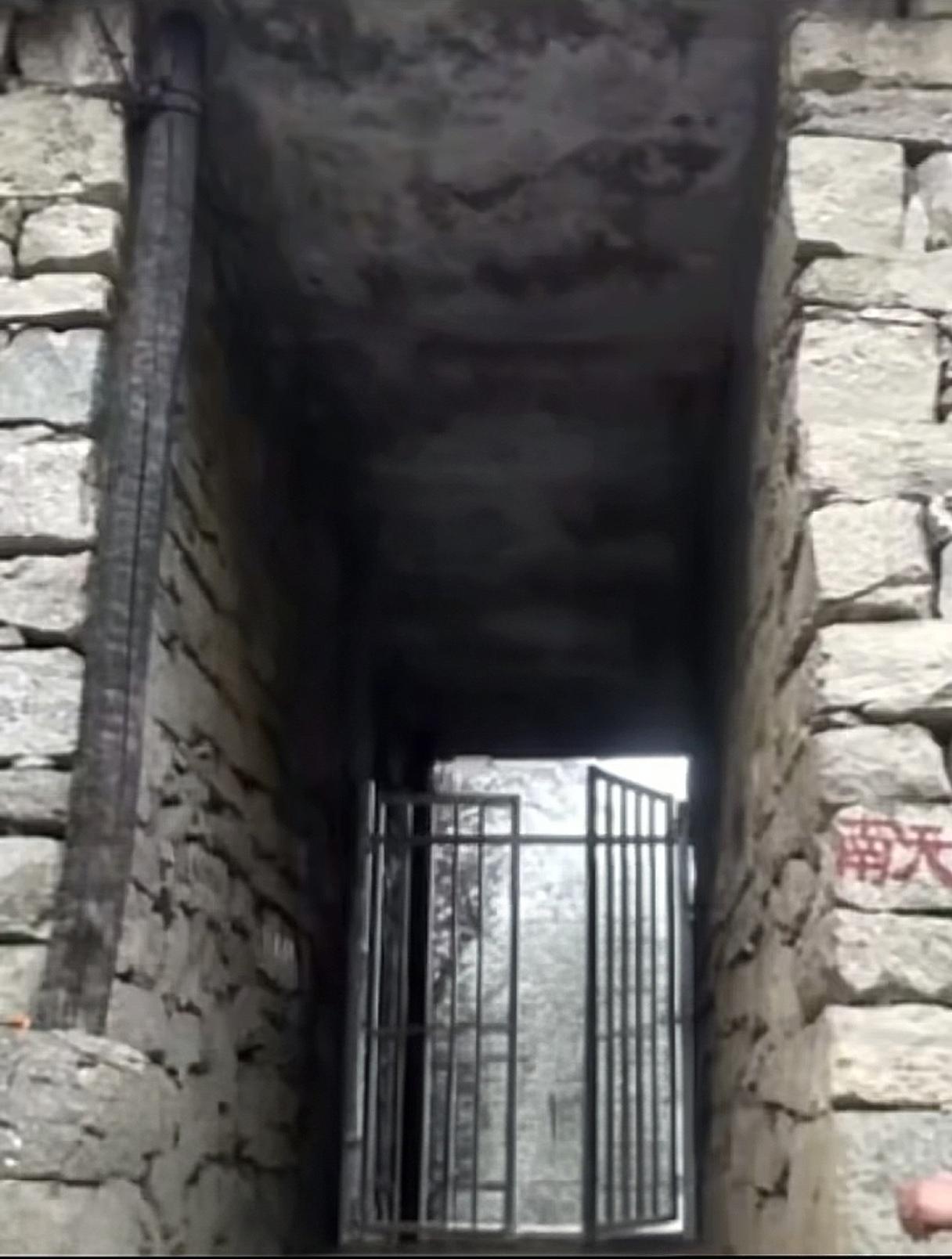 近日西安户外圈天塌了，太兴山被焊上了铁门，2000米以上的可以打卡的秦岭山峰，又