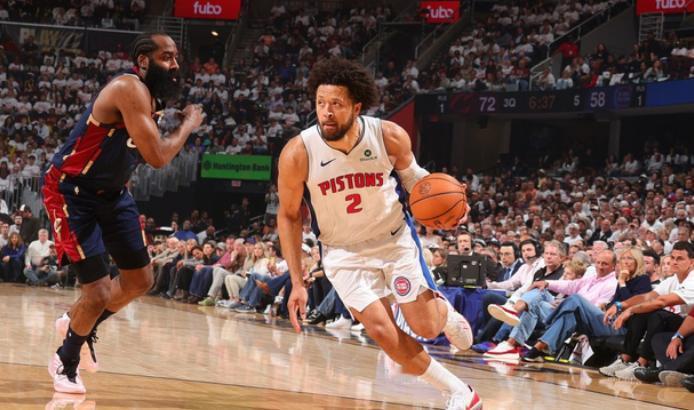 NBA东部半决赛，活塞对阵骑士的比赛中，上半场比赛已经打完，骑士队目前处于落后状