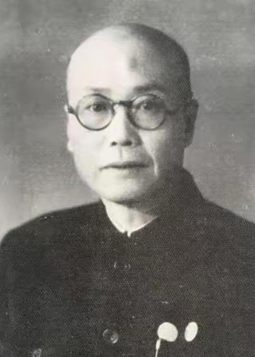 1946年，上海地下党吴群敢前往指定地点接头，推门看见国军中将后，当场愣住：父亲