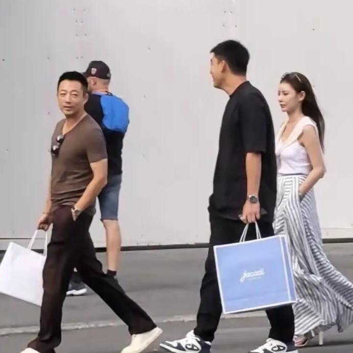 汪小菲和马筱梅在瑞士被网友偶遇，原生生图没有半点修饰，看完才懂真正的美感从来