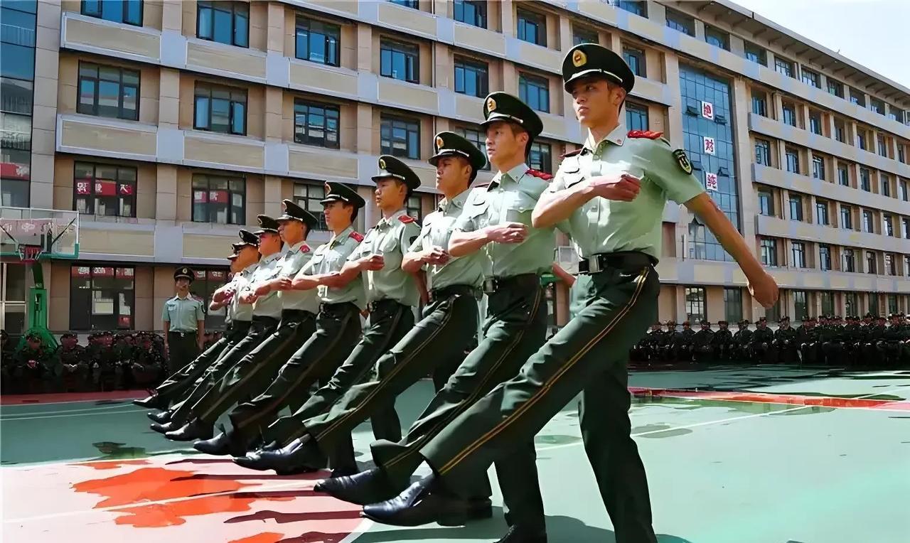 今天中午，即将面临军校毕业分配的侄孙给我打来了电话，我先是担心，而后转为欣慰，心