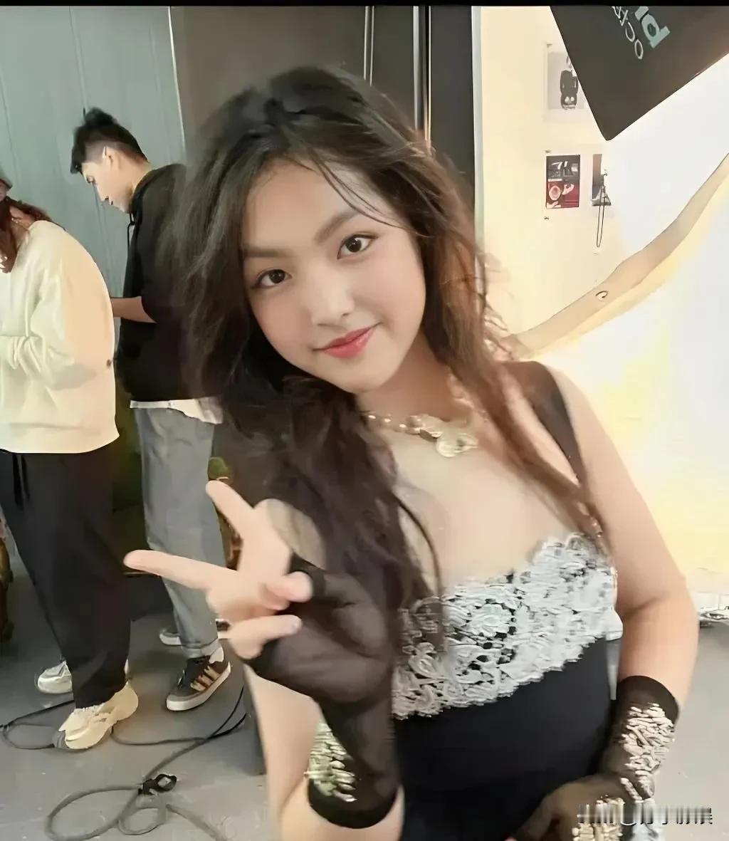 谁信这娃娃才15岁呢？李湘愣死把亲生女儿养成人人羡慕的公主啦谁还能认出这
