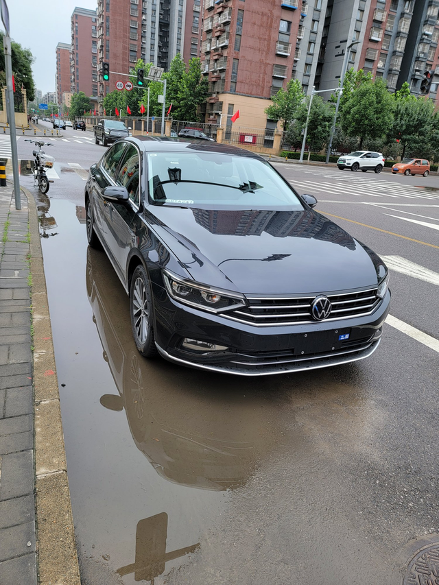 迈腾的变速箱变速箱还是那个样子，顿挫，异响，最近新车出现，抬刹车卡顿一下，大约