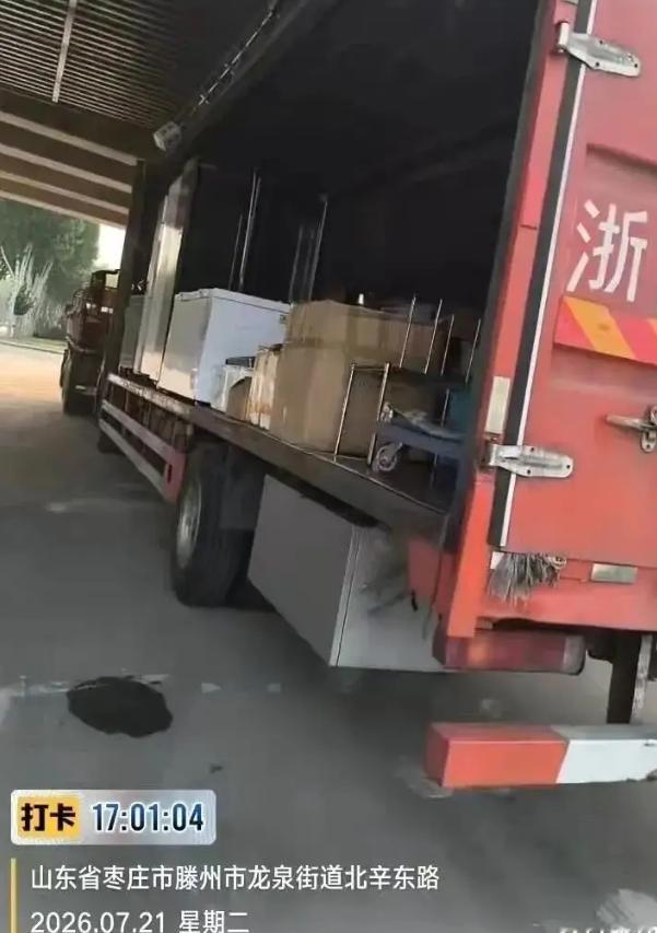 这跟明抢有什么区别！预付款982元变“赎金”？货拉拉司机半路加价拉走冻货，上海袁