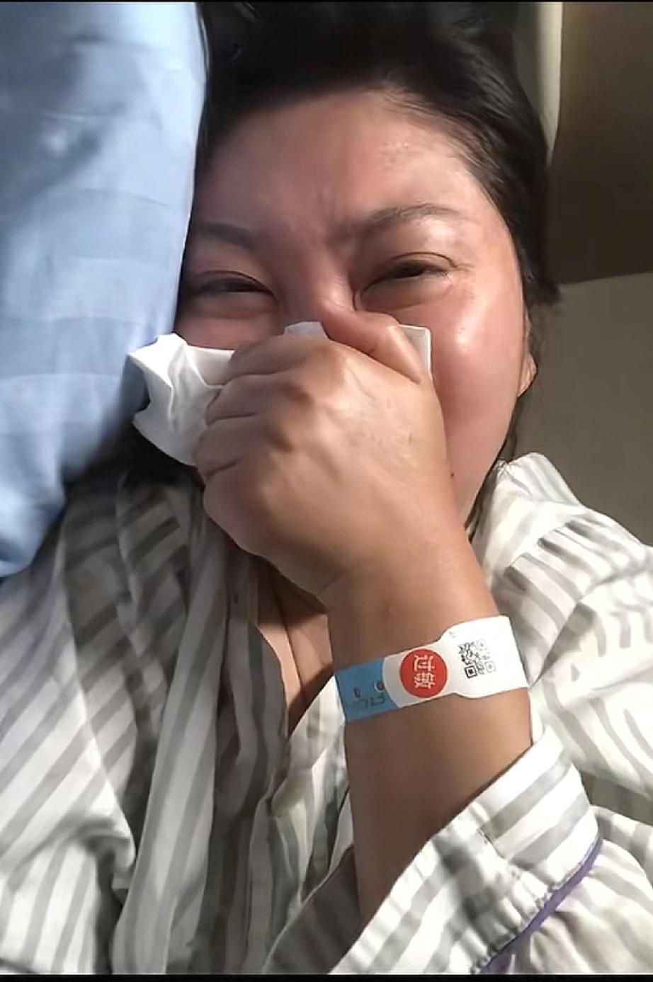 想不到王暖暖和她小姨的命运如出一辙。王暖暖说，当初给小姨介绍对象的也多，有富的