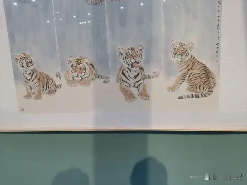 看到“画龙画虎难画骨”这个上联，瞬间就被这深邃的寓意吸引。它说的是画画时外貌易绘