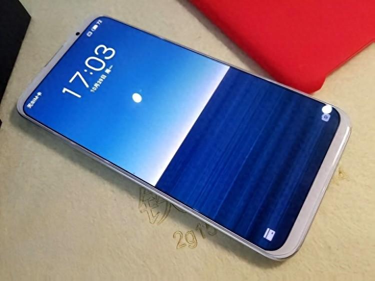 现在各个品牌出新机那叫一个热闹，骁龙、天玑芯片，各种影像算法吹得天花乱坠。但