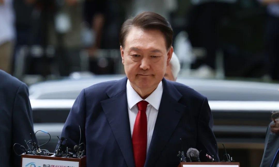 尹锡悦不配合调查！韩联社报道，韩国负责内乱叛国罪的独交检察组（独检组）15日对