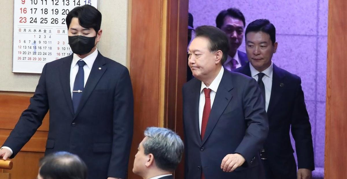 韩国前总统摊上大事了韩国前总统竟然被审判了！这消息一出，