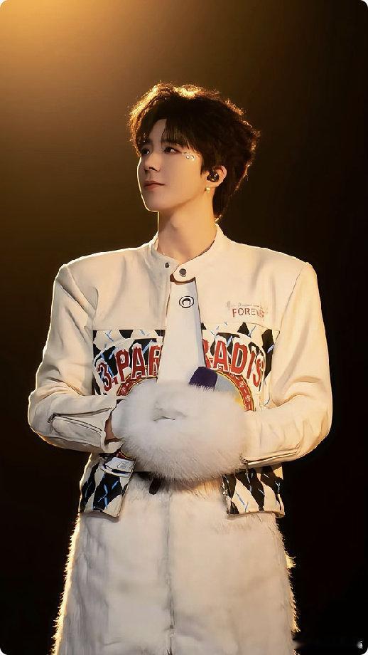 刘宇宁工作时候不能嬉皮笑脸哈哈哈刘宇宁这波我真的会谢！工作哪能瞎嬉皮笑脸，打工