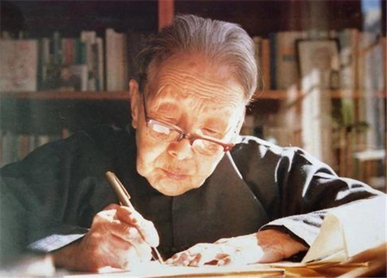 鲁迅为何讨厌十分讨厌冰心？曾吐槽：她是被调戏，要上吊的女人你们是不是也被这