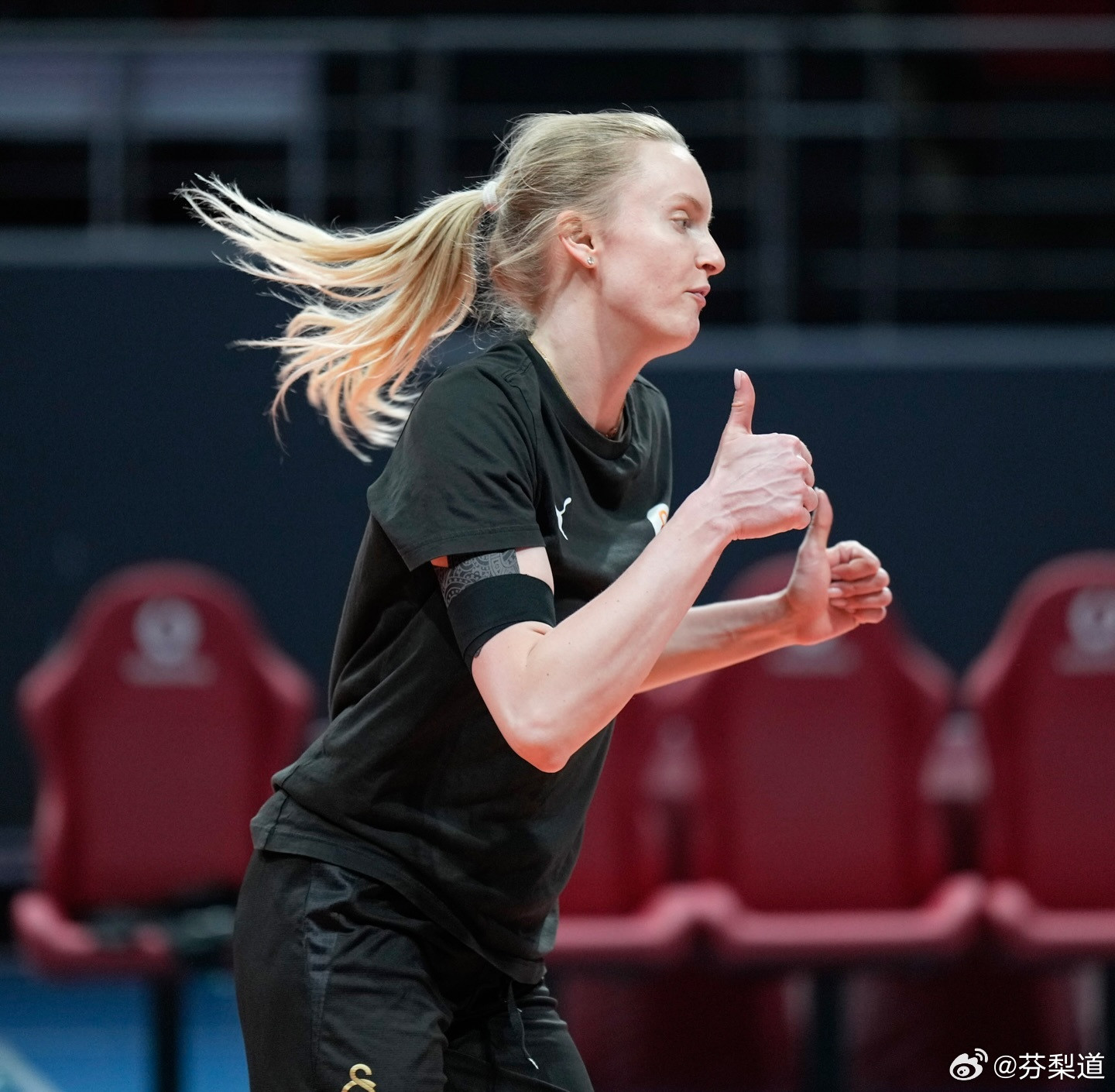 国际排坛动态王媛媛王媛媛和加拉塔萨雷队的队友们积极备战欧联杯决赛第二场