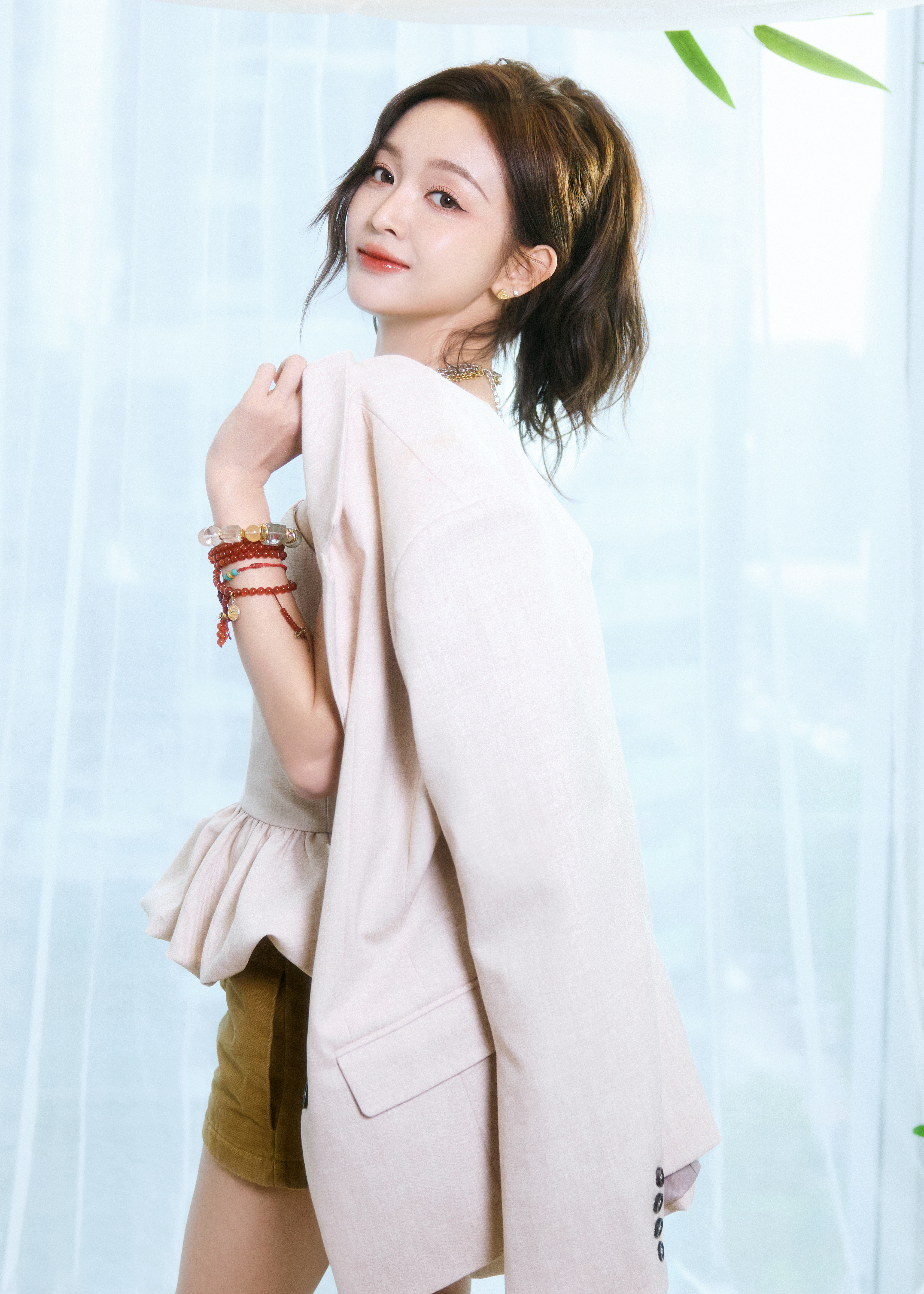 吴宣仪吴宣仪淮水竹亭美腿配长靴🦋吴宣仪王权醉​​​