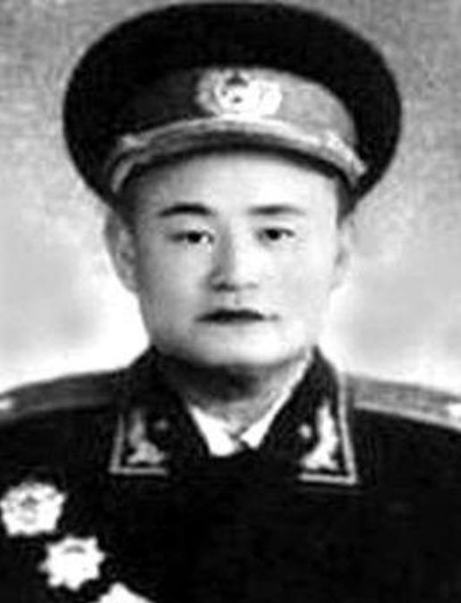 1957年，31军副军长李发在检查战备工作时，警卫员突然打了他3枪，毛主席知道后