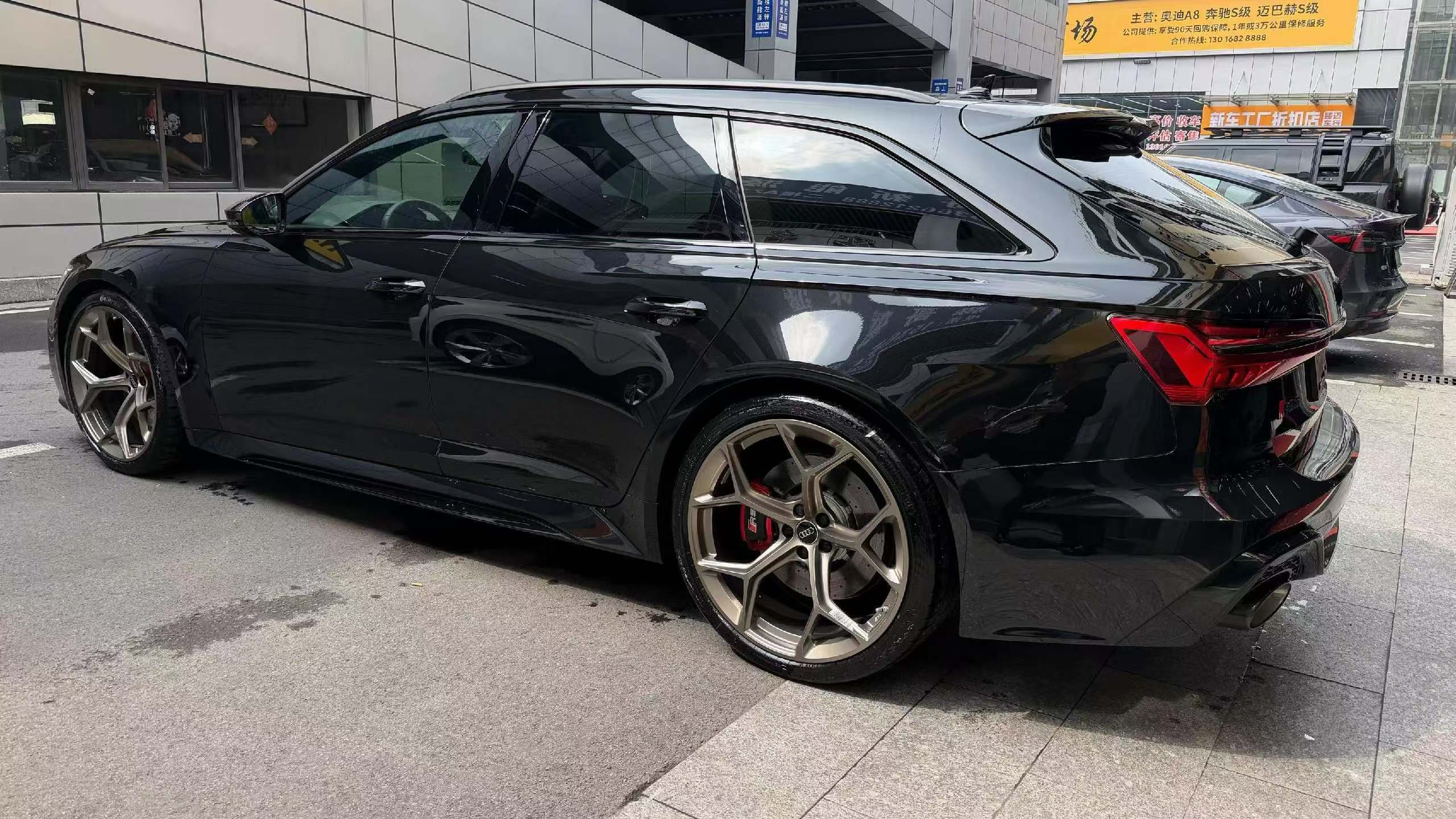 真正的强者，从不在喧嚣中证明自己。就像这台26年奥迪RS6P版，4.0TV