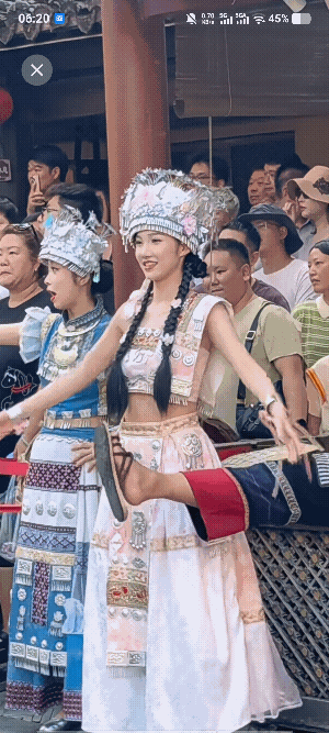 来来来，你再翘一个脚试试！[滑稽笑]