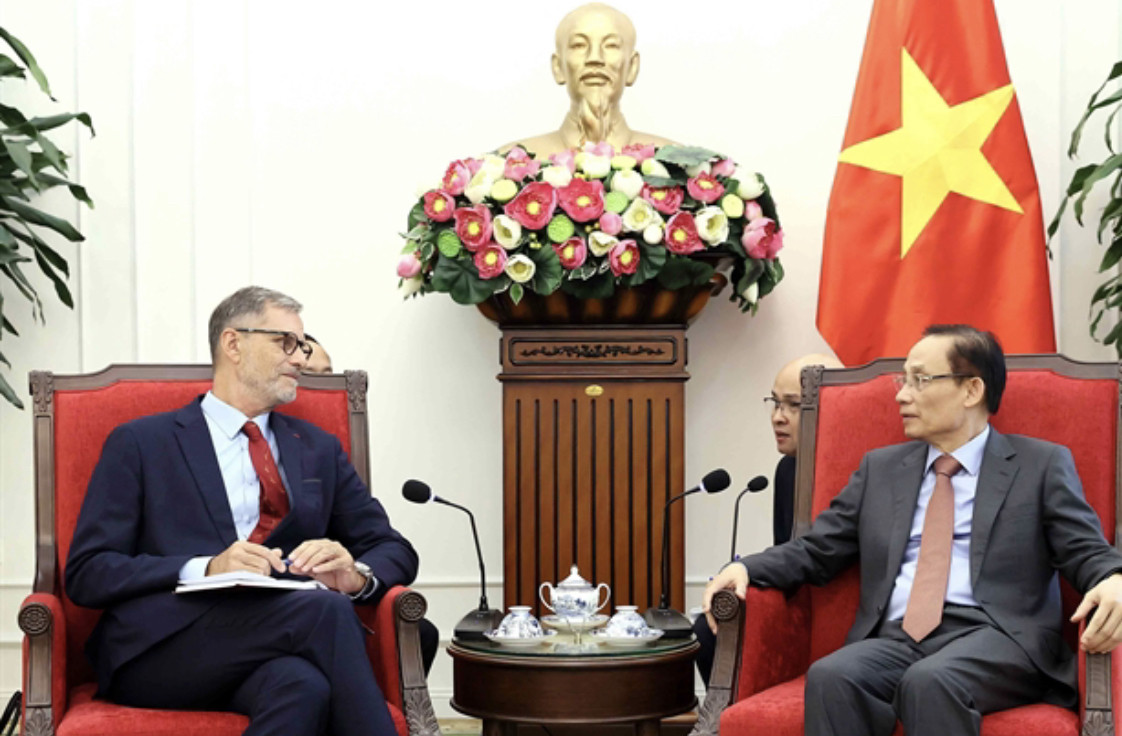 美国一觉睡醒，收到2个消息一个是孤立，另一个也是孤立第一个孤立是，9月4日联大表决&34;纠正地图&