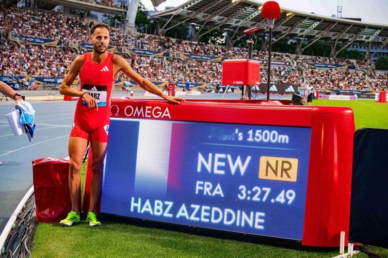 北京时间2月23日，在波兰一场室内赛上，博茨瓦纳中长跑运动员特希皮索-马萨莱