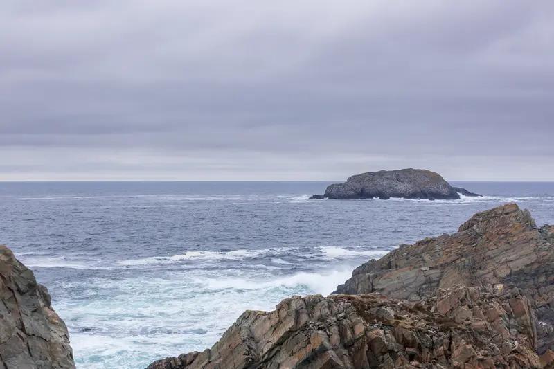 炸锅了！美俄在大西洋正面硬刚！美军出动直升机+海岸警卫队，追了14天硬是扣下俄潜