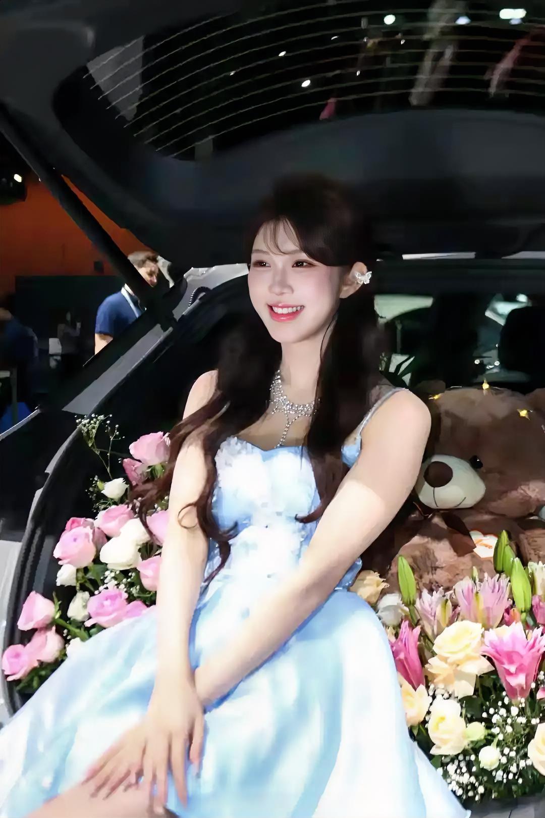 国产豪车排行前10名:第一名：红旗国礼，718万第二名：仰望U9，168万