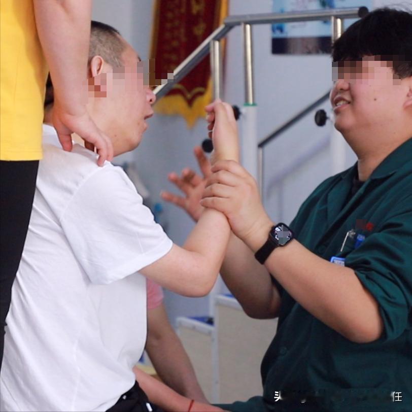 脑出血能否，就看第一年！在病房，经常传着一句话：“脑出血康复一年看三年”。很