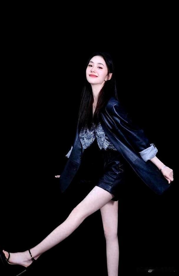 刘浩存的美脚真令人羡慕，也太好看了吧？