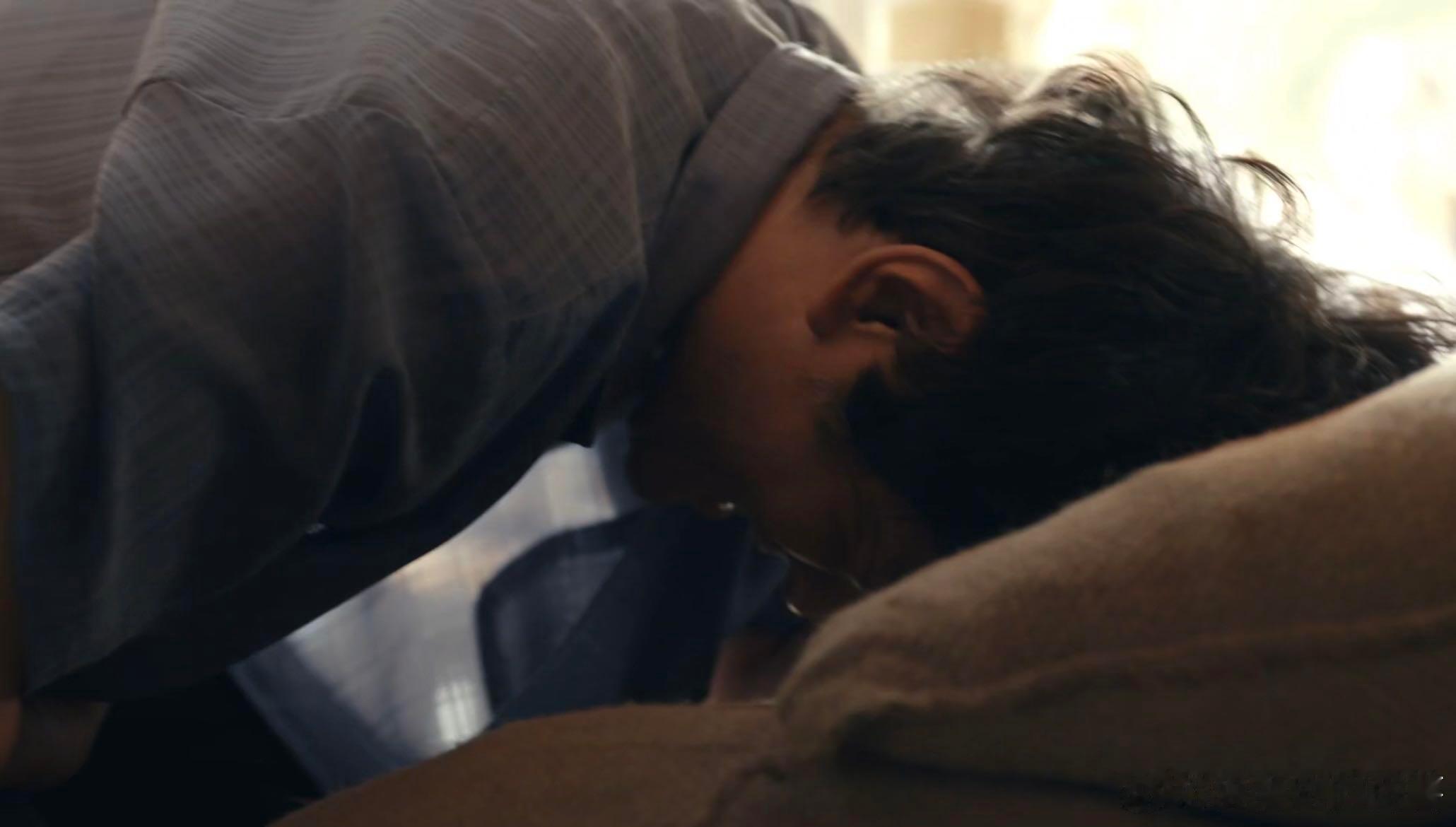 黄晓明生理性演技没有夸张动作却演到极致，晓明演技直接封神，连细微的表情都能演的这