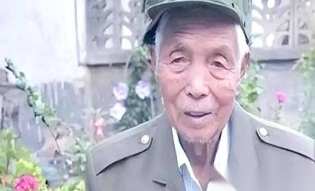 1979年，广西民工黄干宗被俘了。枪口顶着后腰，他慢慢回头，却看见两张年轻的越
