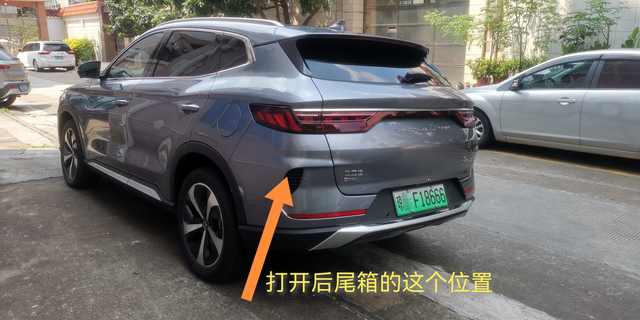 宋plusdmi车主注意了前几天已经有提车车主中招了，后备箱左边凹槽位置千万不