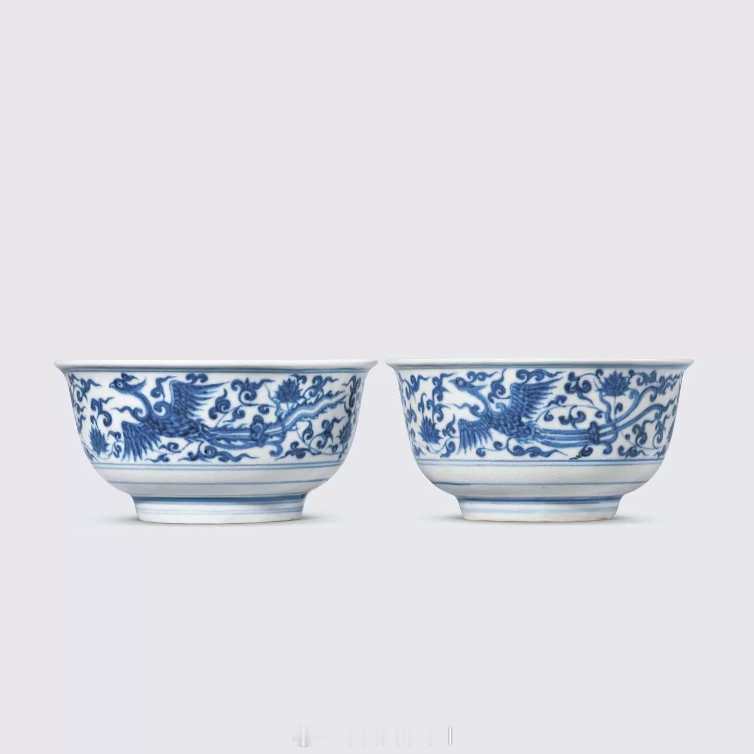 悦色集|明空白期青花穿花凤纹碗一对本品撇口，深弧腹及底内收，圈足。内外施透