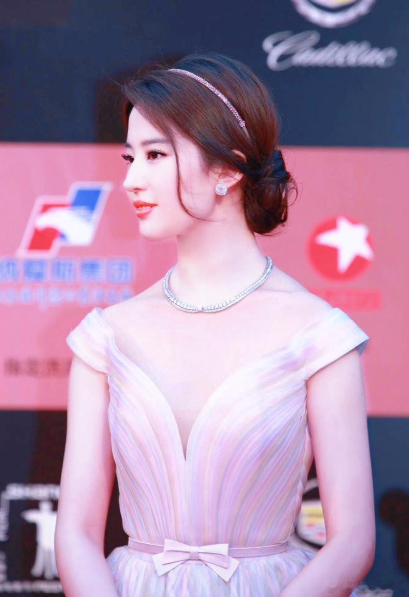 刘亦菲刘亦菲礼服👗刘亦菲红毯刘亦菲宝格丽刘亦菲​​​