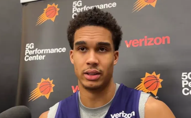 NBA季后赛，太阳球员奥索-伊戈达罗接受媒体采访，谈到了外界对于吹罚的讨论。伊