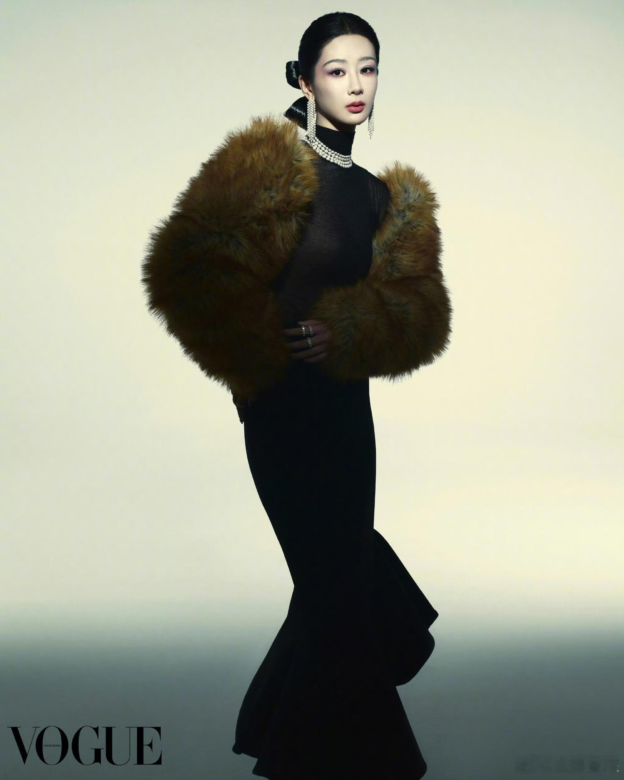 杨紫VOGUE首张封面静默是黑，呐喊是白🤍🖤所有无声的力量，终将化作AP