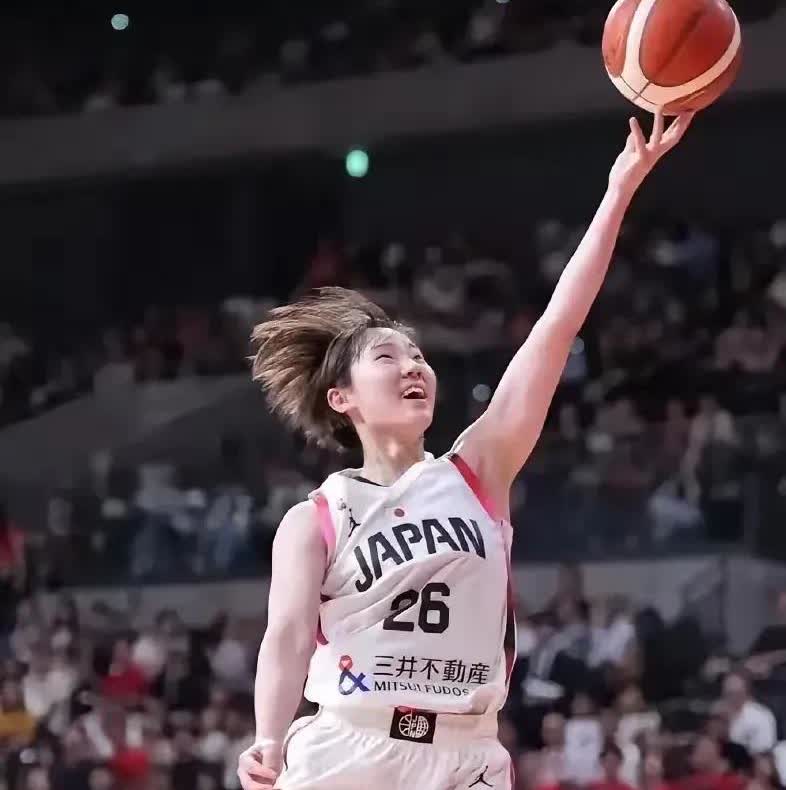 日本女篮田中心的打球风格，中国女篮只有两人做到:1.苗立杰2.卞