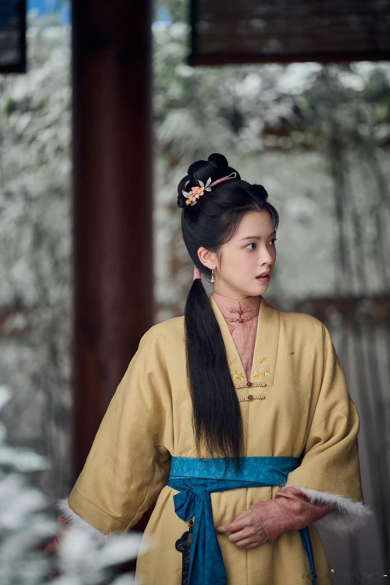 破防了！兰香如故小莲戏外身世太好哭谁能想到热播剧《兰香如故》里软萌的小莲，