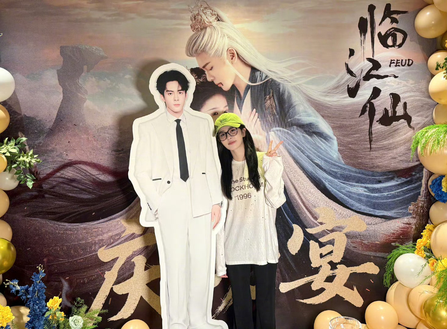 曾舜晞说庆功宴完美错过了曾舜晞发了白鹿和人形立牌合照曾舜晞发了白鹿和自己人形立