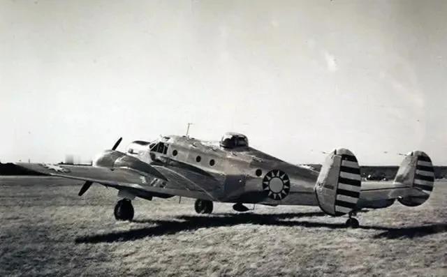 1949年，台湾飞行员江富考驾驶C-47运输机向大陆投诚，不料，他刚启动滑行，却