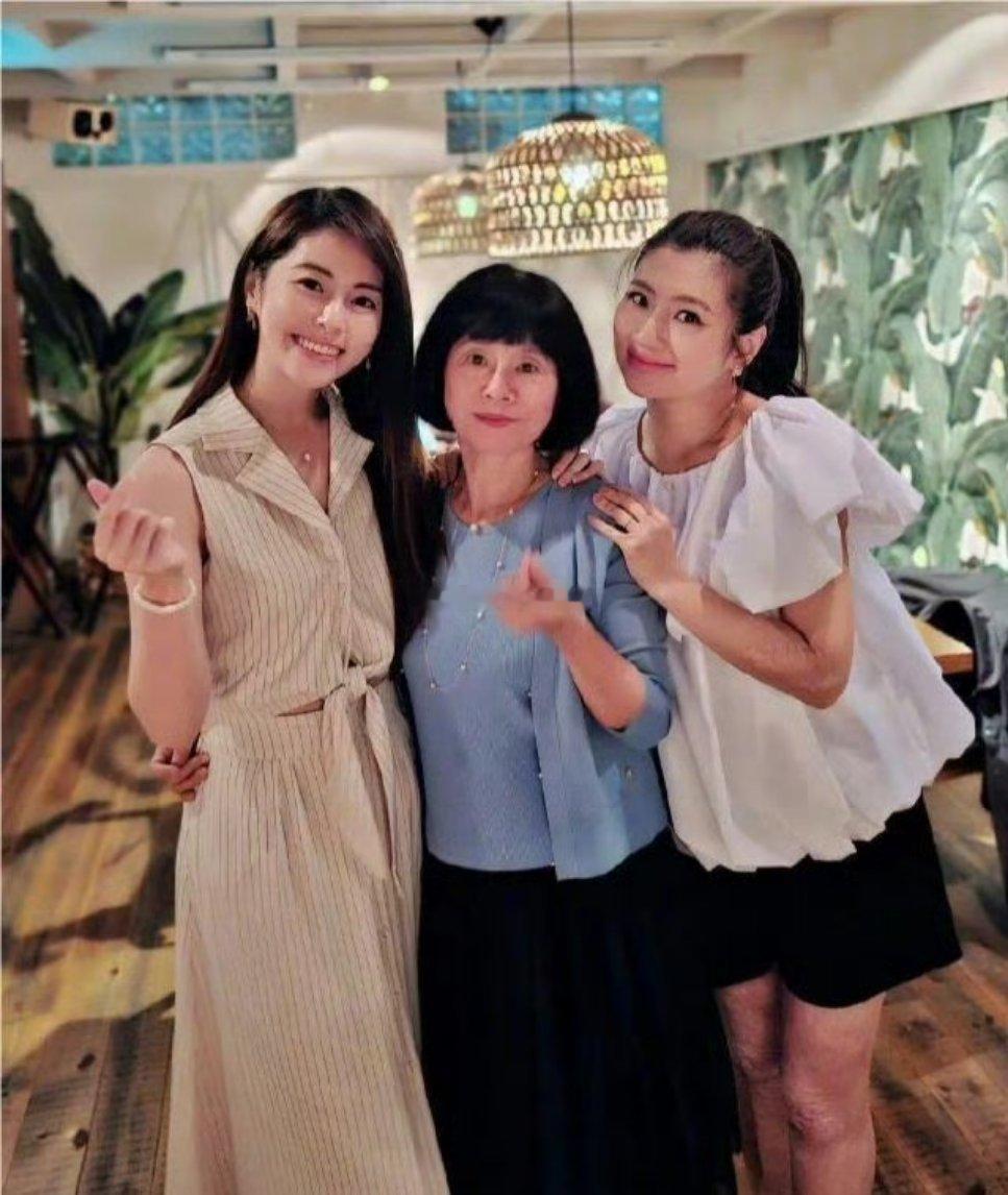 任家萱露腿了，可以看得出烧伤很厉害，但是漏腿真的很勇敢了​​​