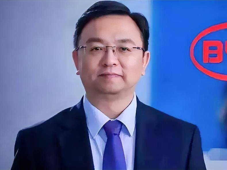 未来20年比亚迪拿什么"硬货"稳操胜券？钛7也好，大汉也罢，亦或方程S，比亚