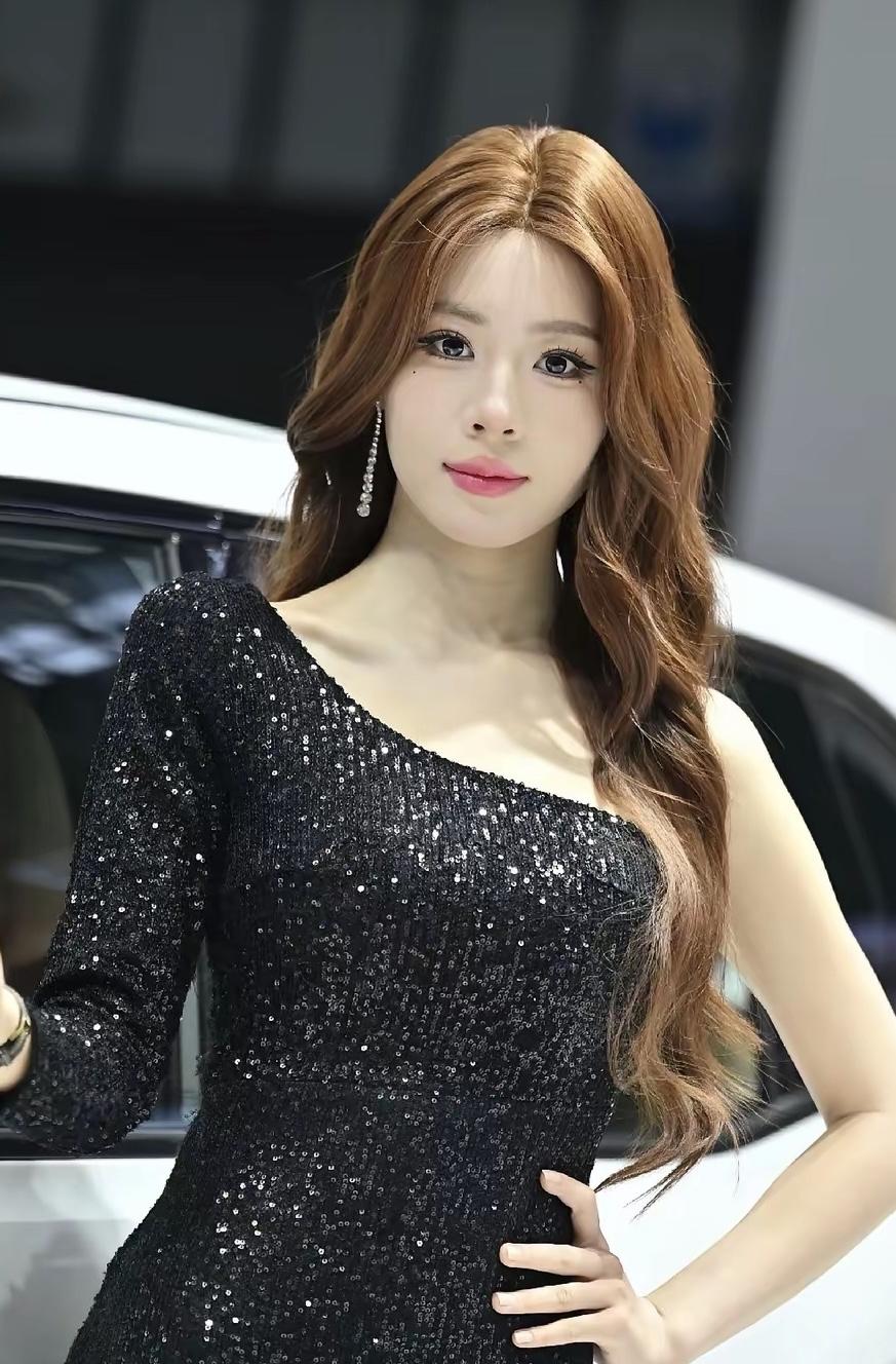 你也喜欢看美女吗美女必须要漂亮，素颜也漂亮，身材比例好，性格温柔