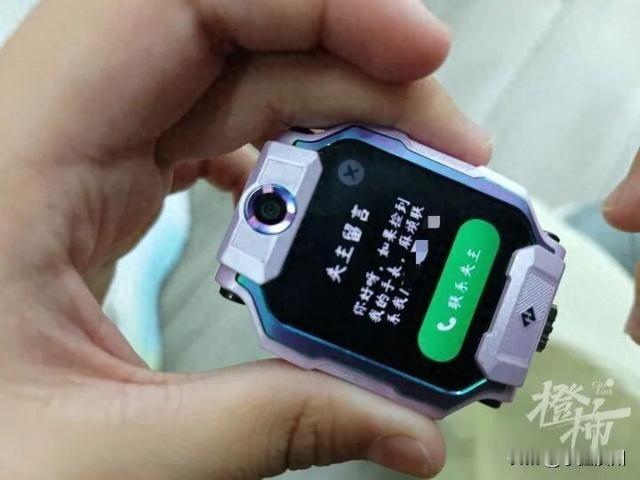 手机屏幕上，13个未接来电，同一个陌生号码。搁我，第一次不接，第二次挂掉，第三次