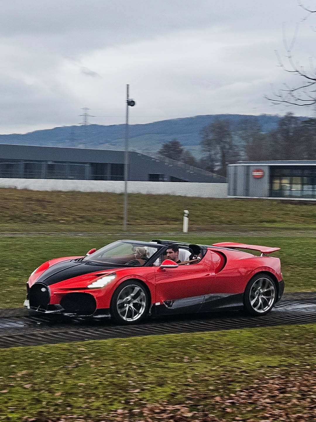 Mistral产量只有99台，是布加迪里很少提及的一个产品。但它标志着大众集团W