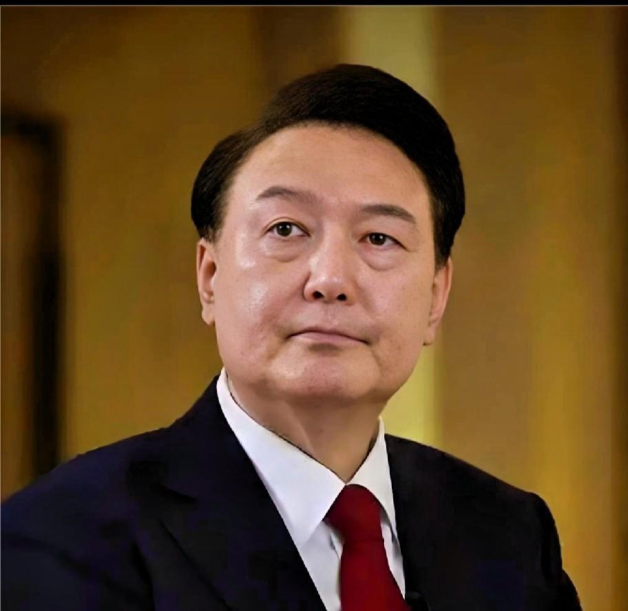 最新！韩国现任总统李在明宣布11月8日，韩国首尔中央地方法院对前总统尹锡悦及其妻